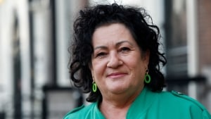 Når Caroline van der Plas går på talerstolen, lægger man mærke til hende. Hun ligner ikke sine jakkesætsklædte kollegaer. Foto: Piroschka Van De Wouw/Reuters/Ritzau Scanpix