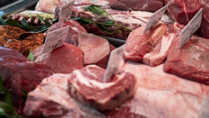 Ifølge detailkæden COOP er salget af kød i deres butikker faldet 1-2 procent om året de seneste mange år.