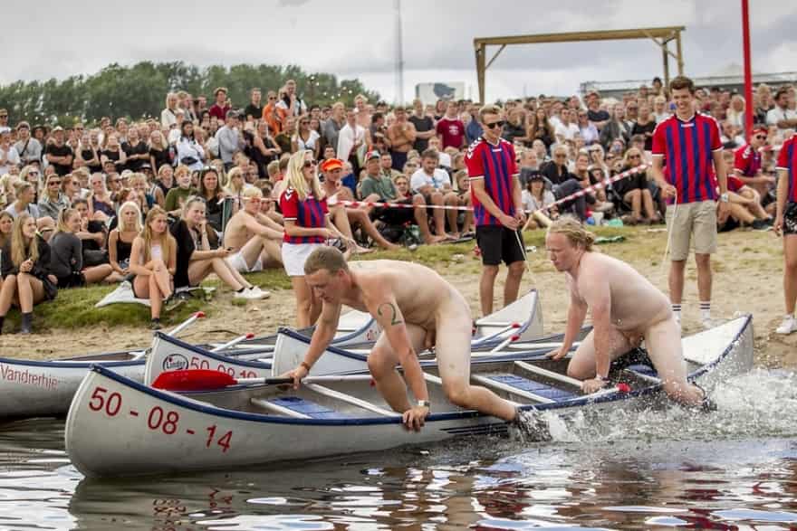 Studenter nøgne Video: 150