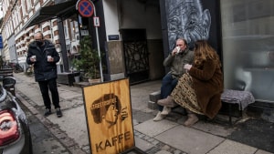Der er travlhed hos byens kaffebarer, når århusianerne skal ud og motionere. Her er det Street Coffee i Brammersgade. Foto: Flemming Krogh