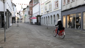 Trods øde gågader - her i Sønderborg - tør nogle butikker ikke lukke frivilligt af frygt for at miste retten til økonomisk hjælp. Det fortæller handelstandsforeninger. Arkivfoto: Claus Thorsted