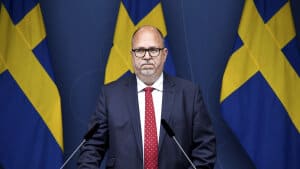 Karl-Petter Thorwaldsson oplyser tirsdag, at den svenske stat ikke vil skyde nye penge i SAS men i stedet acceptere at eje en mindre andel af SAS. Foto: 10510 Lars Schröder/Tt/Ritzau Scanpix