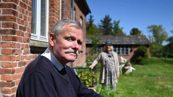 - Vi bliver kvalt og dør i svinestalde: Carl Erik frygter for øens fremtid