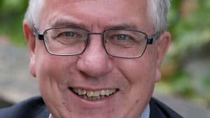 Professor i sundhedsøkonomi Kjeld Møller Pedersen har i øjeblikket travlt med arbejdet i sekretariatet for Sundhedsstrukturkommissionen. Den skal udstikke den fremtidige retning for sundhedsvæsenet. Foto: Syddansk Universitet/Free
