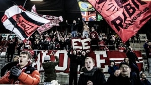 VB's trofaste fans var med til at skabe stemning på Vejle Stadion mandag aften, hvor FC Midtjylland besøgte Nørreskoven. Midtjyderne havde også et stort 