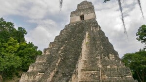Maya-byen Tikal i Guatamala var målet for Jørgen Leon Knudsens rejse. Byen blev grundtlagt for 12 århundreder siden. Tempelpyramiden 