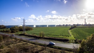 Ved Ydre Ringvej opfører Everfuel en brintfabrik ved siden af Shell Raffinaderiet. Planen er, den skal kunne tages i brug i midten af 2022. Foto: Ludvig Dittmann