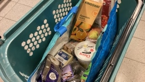 Avisen Danmark fyldte indkøbsposerne i otte forskellige dagligvarebutikker for at teste, hvor priserne var lavest. Foto: Jens Bertelsen