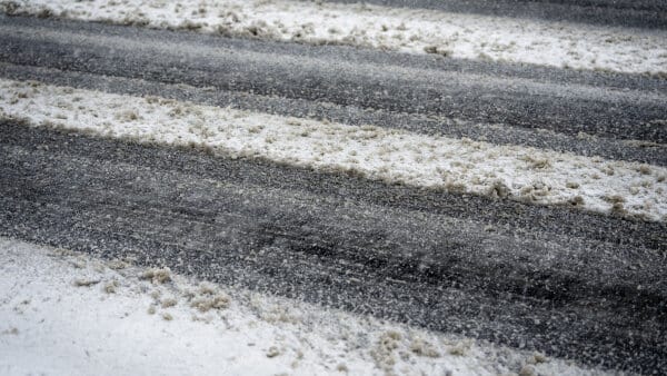 Kombination af sne og vind kan ramme morgentrafik fredag