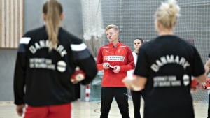 Landstræner Jesper Jensen og hans trup af landets bedste kvindelige håndboldspillere bruger den sidste uge af november på at teste formen og træne i Spektrum i Vejle. Foto: Henning Bagger/Ritzau Scanpix