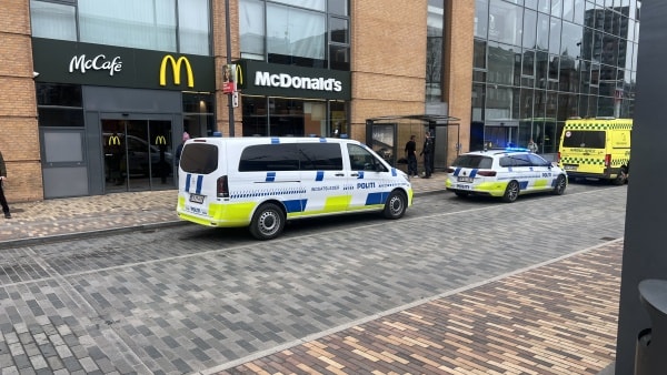 Slagsmål ved banegård: En person anholdt - stærkt forslået mand forlod stedet