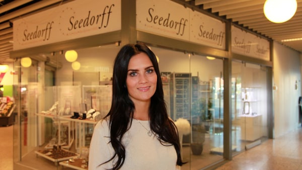 Stephanie er ny medejer af Seedorff ure, & sølv i Dalum | fyens.dk