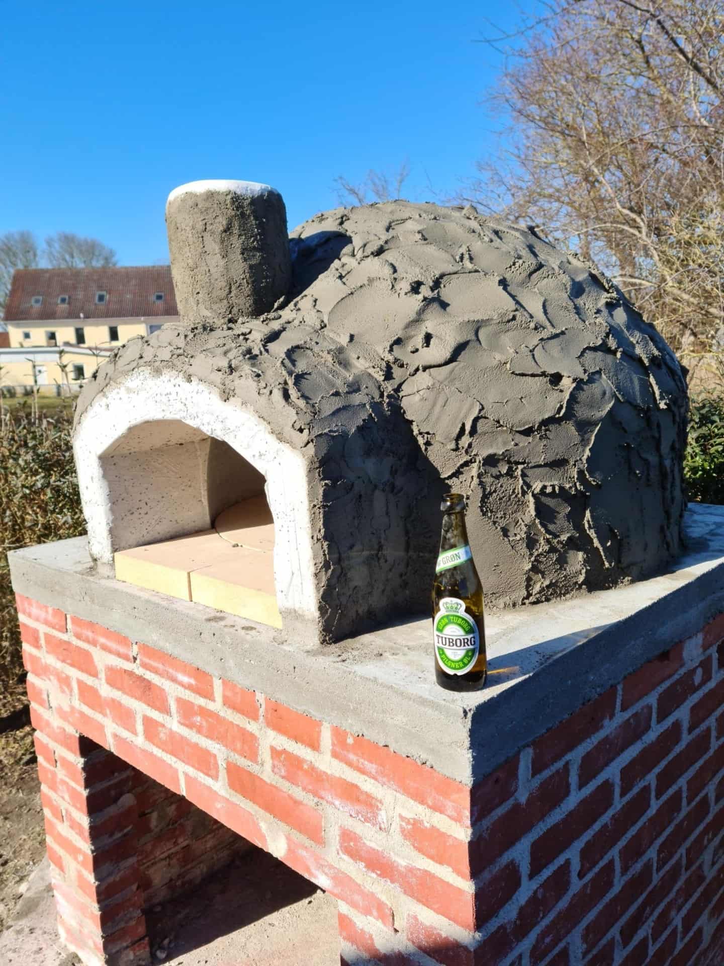 Manglede et fritidsprojekt: Jonas byggede sin egen pizzaovn i haven |