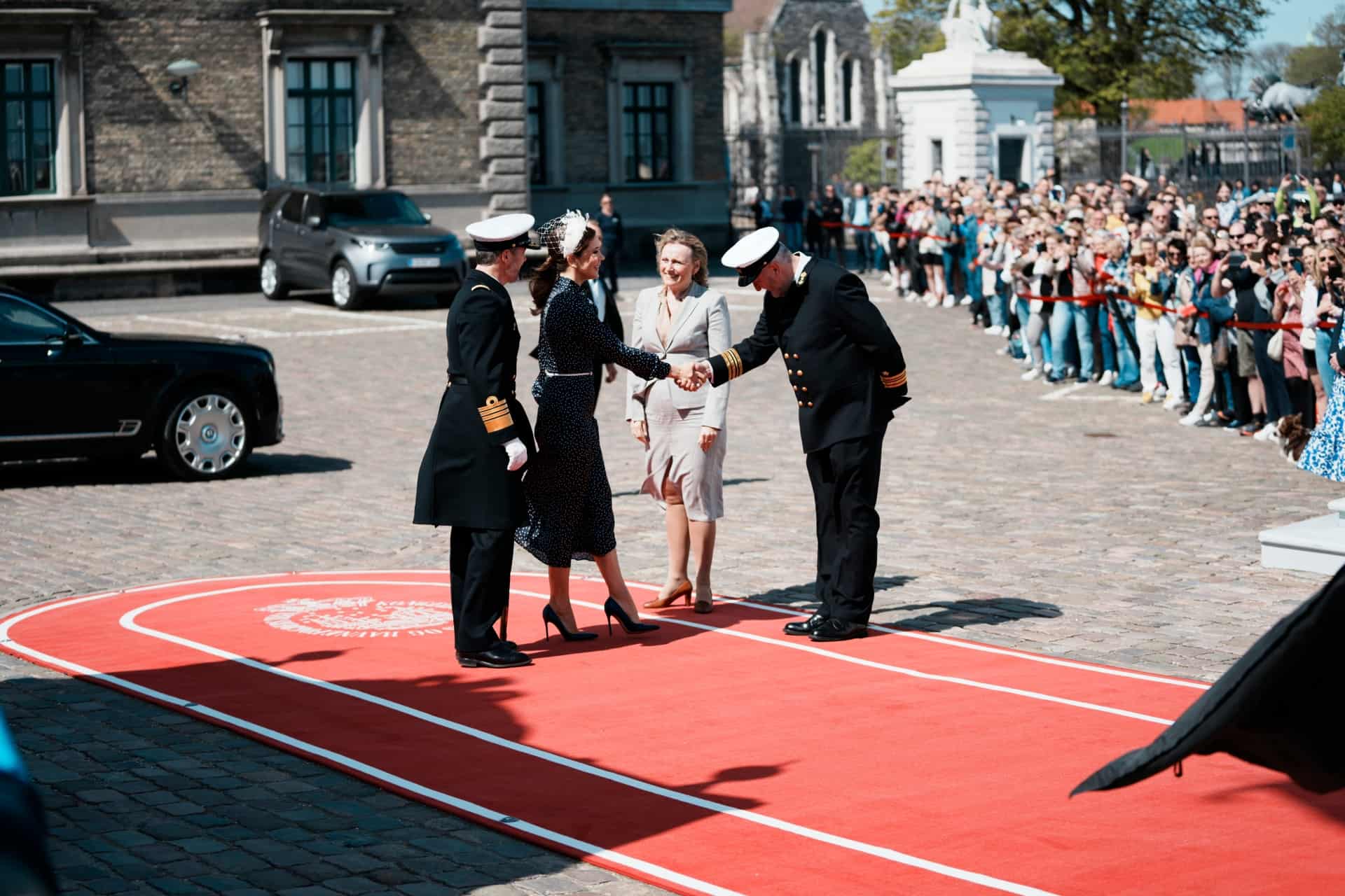The royal couple officially board the royal ship Dannebrog, Queen Mary, King Frederik, King Frederik X, The royal couple