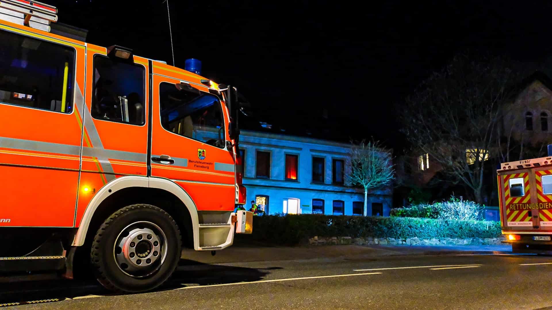 Brandfolk Rykkede Ud Til Gaslarm I Etageejendom: Fandt Liget Af Ung ...