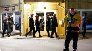 En 37-årig dansk statsborger er blevet anholdt og sigtet, efter at en gerningsmand onsdag aften skød og dræbte fem personer og sårede to andre med bue og bil i den norske by Kongsberg. Foto: Torstein Be/Ritzau Scanpix