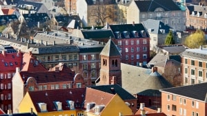 Mange unge drømmer om at deltage i kapløbet om de dyre lejligheder i de mest attraktive kvarterer i storbyerne. Men er det en rimelig drøm? Arkivfoto: Mads Jensen/Ritzau Scanpix