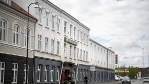 Det er blandt andet facaden på Hotel Postgaarden, som skal renoveres, når de nye ejere, hotelkæden Danske Hoteller, overtager 1. juli. Foto: Søren Gylling