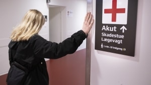 Den 27-årige kvinde var indlagt med 40,5 i feber. Hun fattede ikke mistanke, da en læge, hun ikke havde set før, kom ind i hendes enestue iført isolationstøj. Modelfoto: Jens Thaysen