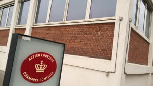 Retten i Horsens har tirsdag besluttet, at de fire sigtede drenge i Ry-sagen skal forblive varetægtsfængslet yderligere i fire uger.