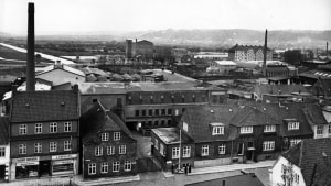 Her ses Sønderbrogade, hvor Vejle Saalelæderfabrik havde til huse. Den fungerede frem til 1961 (arkivnummer B76222). Foto: Oskar Jensen
