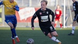 Martin Egelund er ikke med for Ringkøbing IF i kampen mod AaB. Mod Nørresundby fik Martin Egelund sin sjette advarsel i sæsonen, og det giver strafpoint nok til at udløse en karantænedag. Arkivfoto: Ole Nielsen.