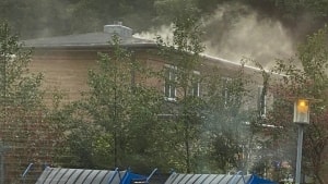 Beboerne i området har oplevet kraftig røgudvikling i forbindelse med en brand, der onsdag opstod i en villa i Tinglev. Foto: Gwyn Nissen - Der Nordschleswiger