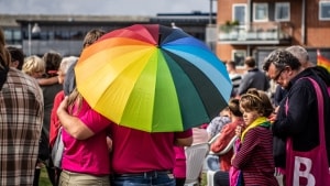Der var flot opbakning - mellem 400 og 500 deltagere - til West Coast Pride i Ringkøbing. Foto: Christian Baadsgaard