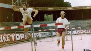 Hækkeløbere fra Aarhus 1900 atletik til ABC-stævne på Aarhus Stadion i 1977. Foto: Bo Sejer Frandsen, Aarhus Stadsarkiv.
