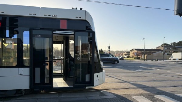 Letbane er fanget i kryds: Kører ikke på lang strækning