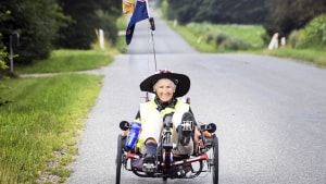Jill Lundmark er 81 år og passioneret cykelturist. Hun kommer fra New Zealand, men rejser i øjeblikket rundt i Danmark. Foto: Annelene Petersen