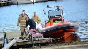 Den døde person blev opdaget i færgernes sejlrende. Liget blev trukket hen til træskibshavnen og bjærget herfra. Foto: Jacob Vestervig