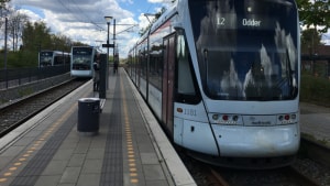Tre tog samtidig giver ofte hektik på Lystrup Station. Når den nye køreplan træder i kraft, bliver der en smule bedre tid til at skifte tog. Foto: Henrik Lund
