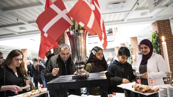 Danmark: Flag, kransekage og håndtryk til nye statsborgere...