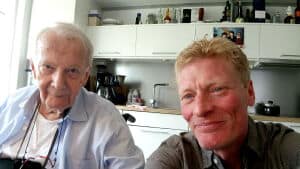 Harald Hess og bogens forfatter Anton Carey Bidstrup på en selfie fra 2018. Foto fra bogen