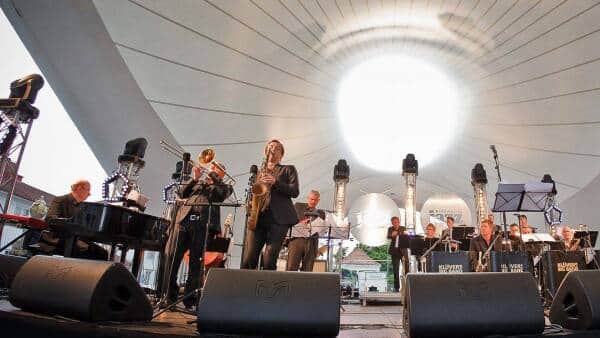 Aarhus Jazz Orchestra spiller i den nye sal ugeavisen.dk