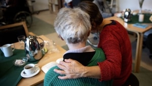 Uden en fremtidsfuldmagt kan man komme til at stå i et vakuum, hvor man dybest set er retsløs, siger formand for Alzheimerforeningen Birgitte Vølund. (Arkivfoto).