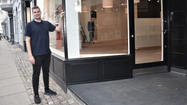 Bjarke står bag ny forretning i Borgergade: Han lover målsyet tøj til mænd og en kop kaffe whisky til ugeavisen.dk