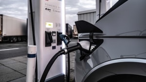 Danskerne har taget elbilerne til sig. Ikke alene er de meget federe at køre i. De er også klart billigere i drift, skriver Lars Aagaard fra Dansk Energi. Pr-foto