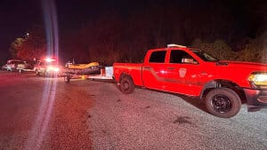 Redningsmandskab leder efter op til 20 mennesker i vandet under den sammenstyrtede bro. Foto: Harford County Md. Fire/Reuters