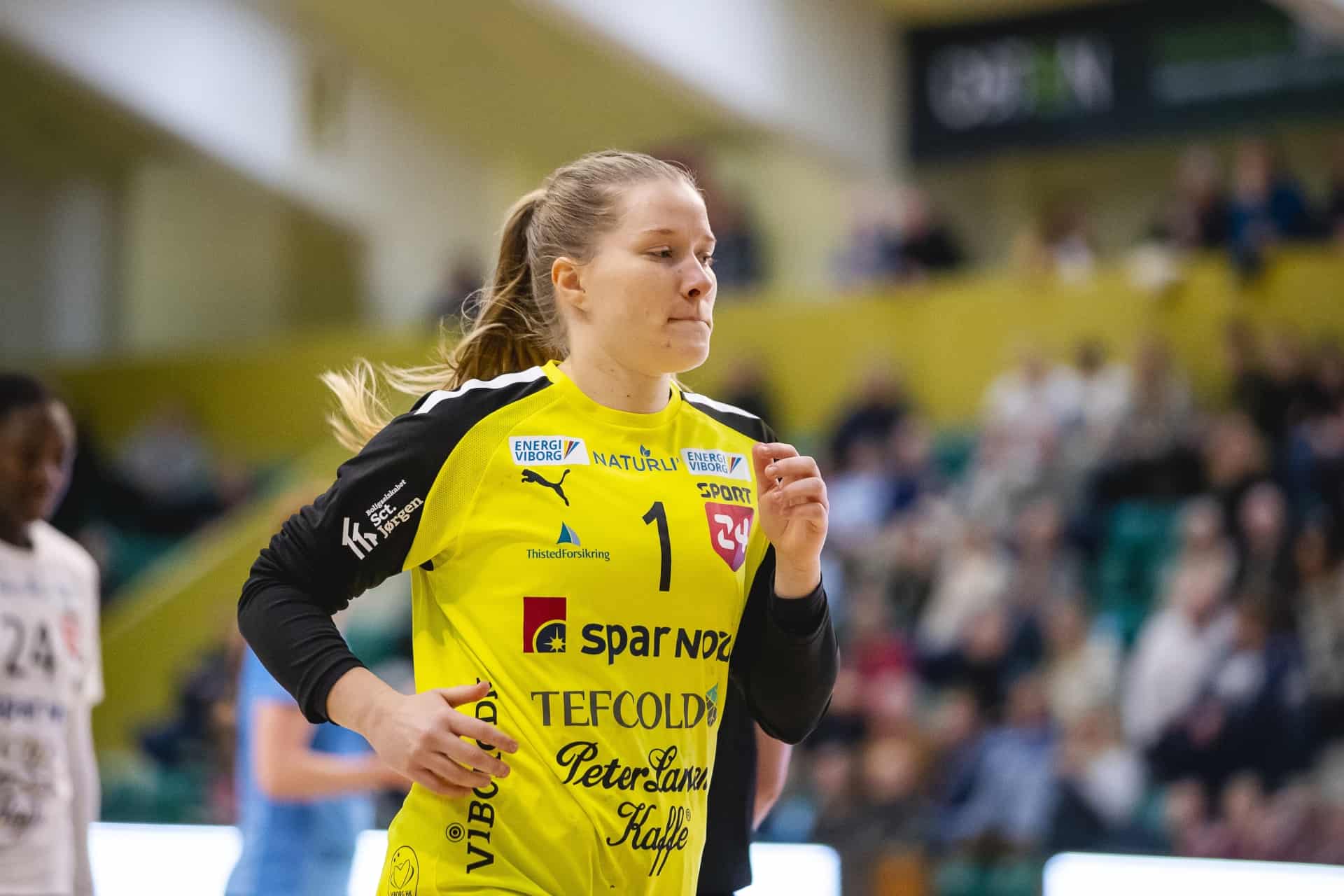 Nu er hun pludselig HK's nye førstevalg mellem stængerne Jeg