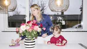 Josephine Hedegaard Dyrgaard og datteren Mikkeline Gry på 2 år i deres hjem i Hørsholm. Foto: Asbjørn Sand