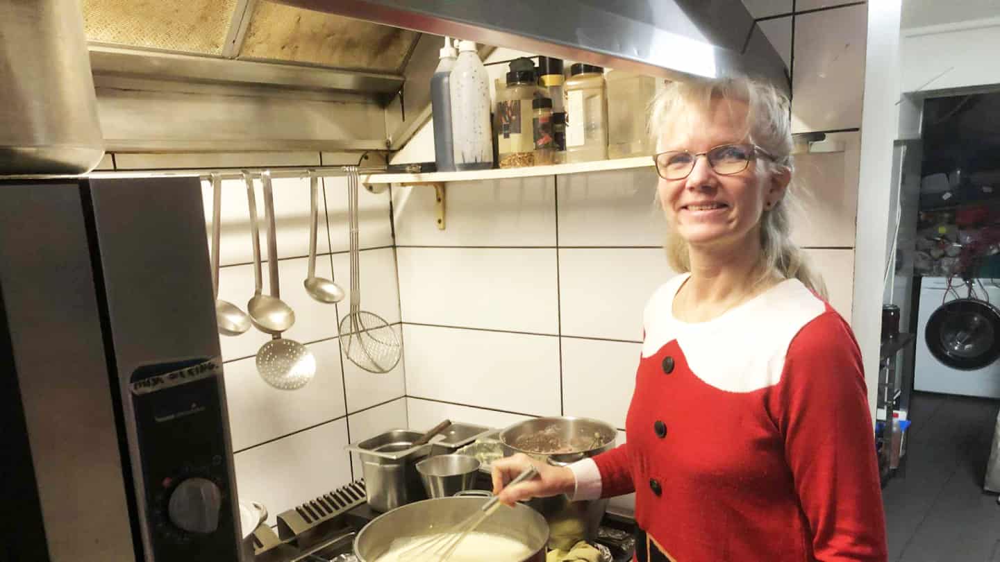 Vibeke har succes med at lave klassiske danske retter: - Det mætter ...