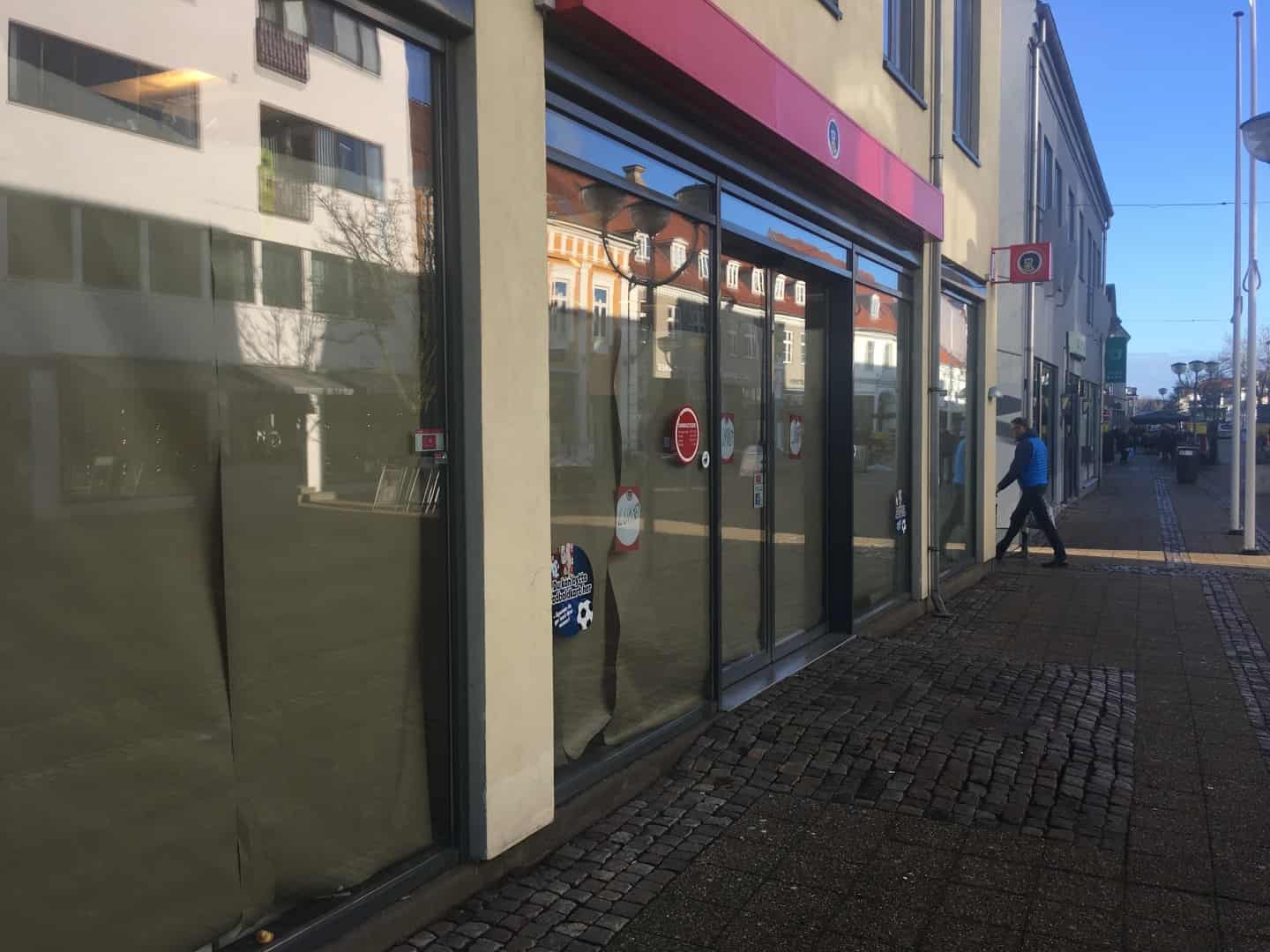 Det sidste farvel til Fætter BR i Horsens: Her ryger alt Det sidste farvel til Fætter BR i Horsens: Her ryger alt