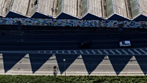 Odense: Bag den iøjnefaldende facade er det store industrikompleks Dalum Papirfabrik under forvandling. Foto: Michael Bager