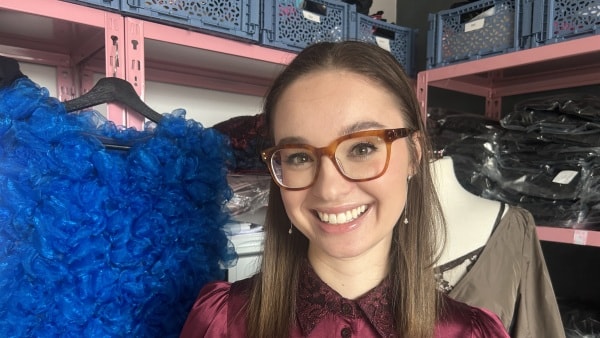 Caroline er kronisk syg og blev opfordret til at droppe drøm: Nu indtager hun stor scene i trods