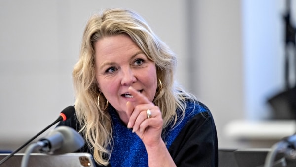 - Det er, som jeg frygtede: SFer varsler kæmpe ballade efter stort sparekatalog