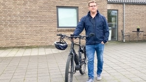 Peter Geurts, kandidat for Radikale Venstre til byrådsvalget 2021. Han tager hver dag cyklen fra Lillevang i Billund til IFF i Grindsted og mangler en cykelsti på ruten mellem kommunens to største byer. Foto: Annette Bruun Jarl