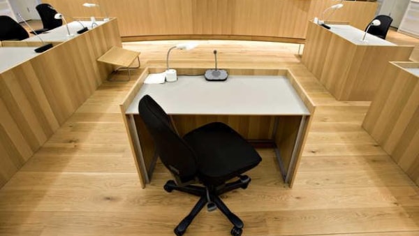 Mand tog flugten ud af retssal: Nåede at smage på friheden