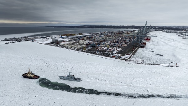 Freja sad fast: Nu får Aarhus Havn hjælp til at bryde isen
